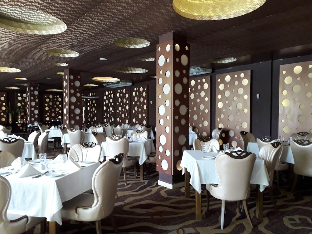 Avenra Gardens Hotel Negombo Exterior photo
