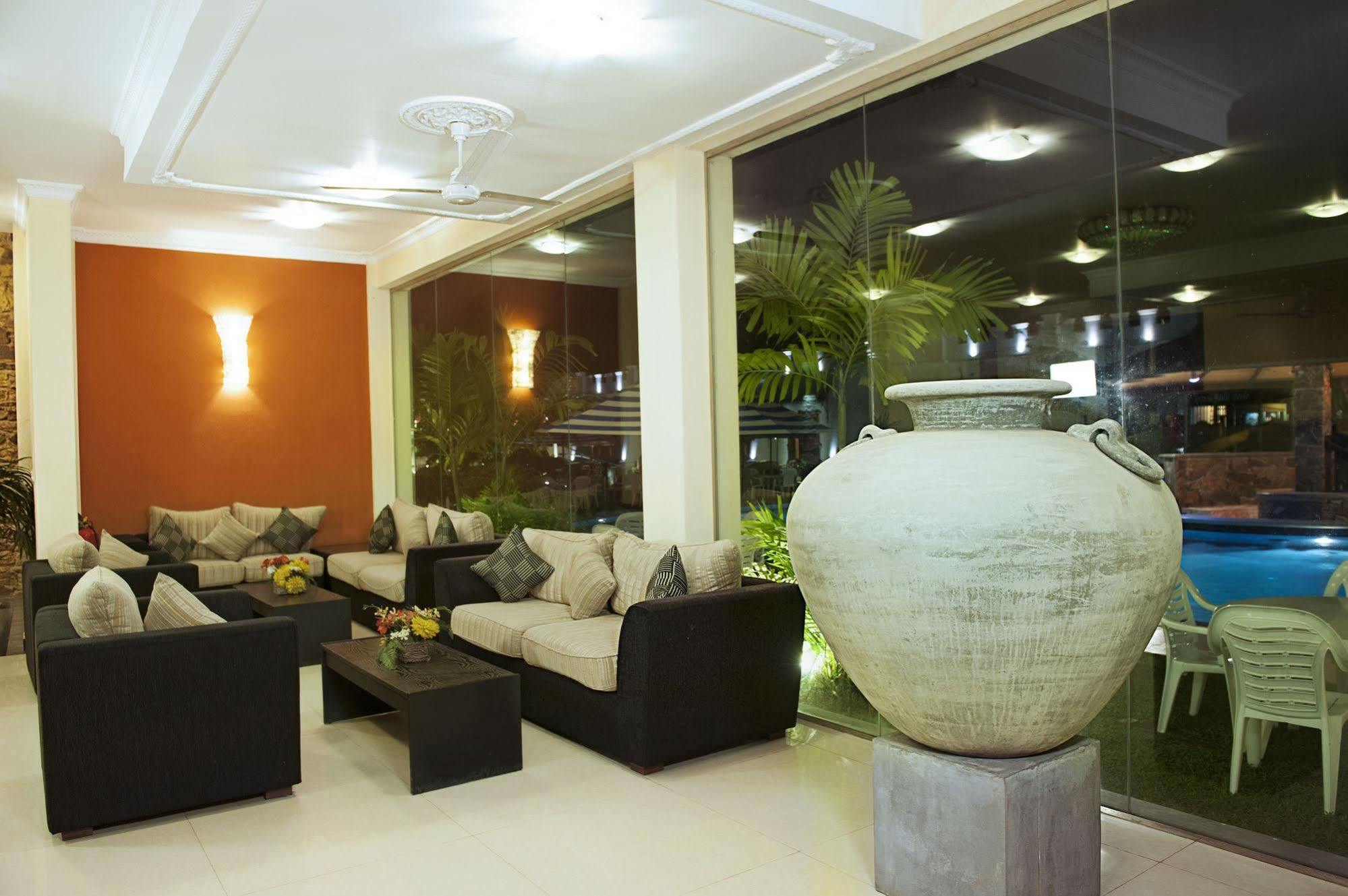 Avenra Gardens Hotel Negombo Exterior photo