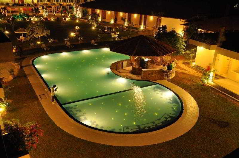 Avenra Gardens Hotel Negombo Exterior photo
